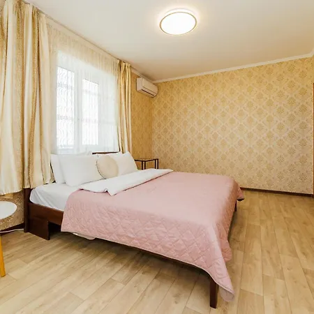 AlexApartments: 2-Room Flat with 4 Beds, AC & 24/7 Self Check-In Poltava Exterior photo