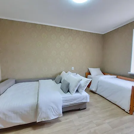 AlexApartments: 2-Room Flat with 4 Beds, AC & 24/7 Self Check-In Poltava Exterior photo