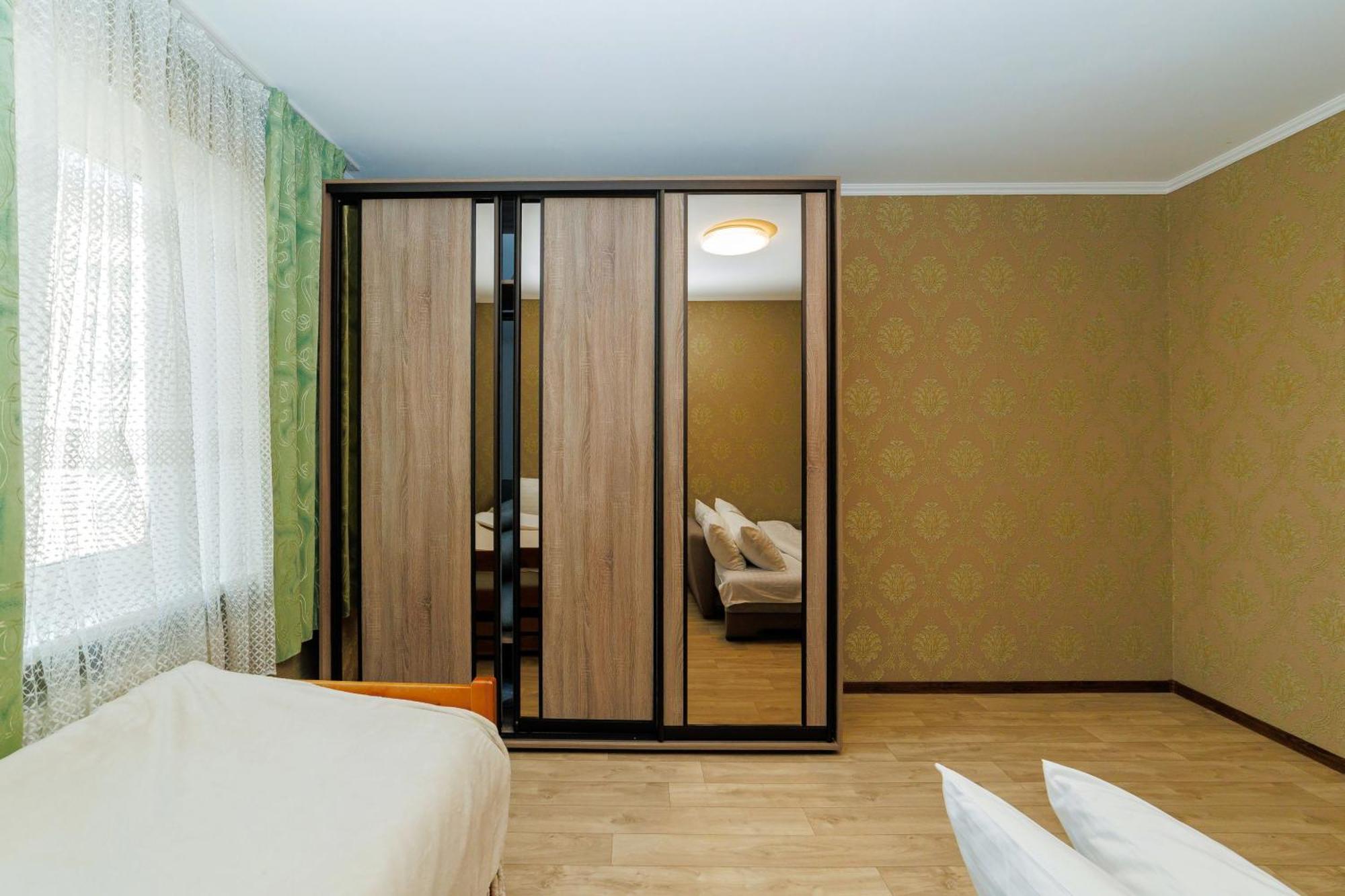 Alexapartments: 2-room Flat With 4 Beds, Ac & 24/7 Self Check-in