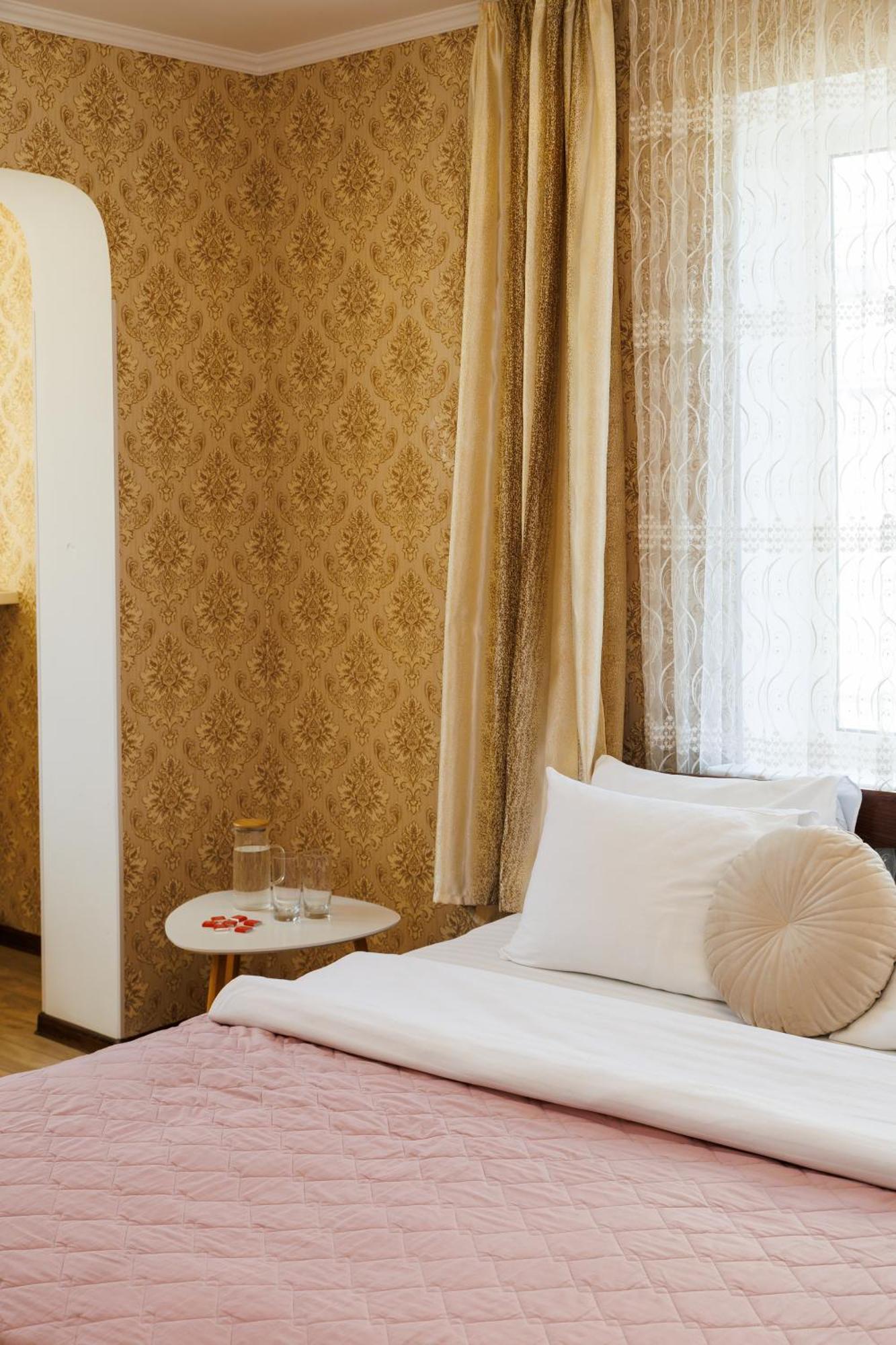 Alexapartments: 2-room Flat With 4 Beds, Ac & 24/7 Self Check-in * Poltava