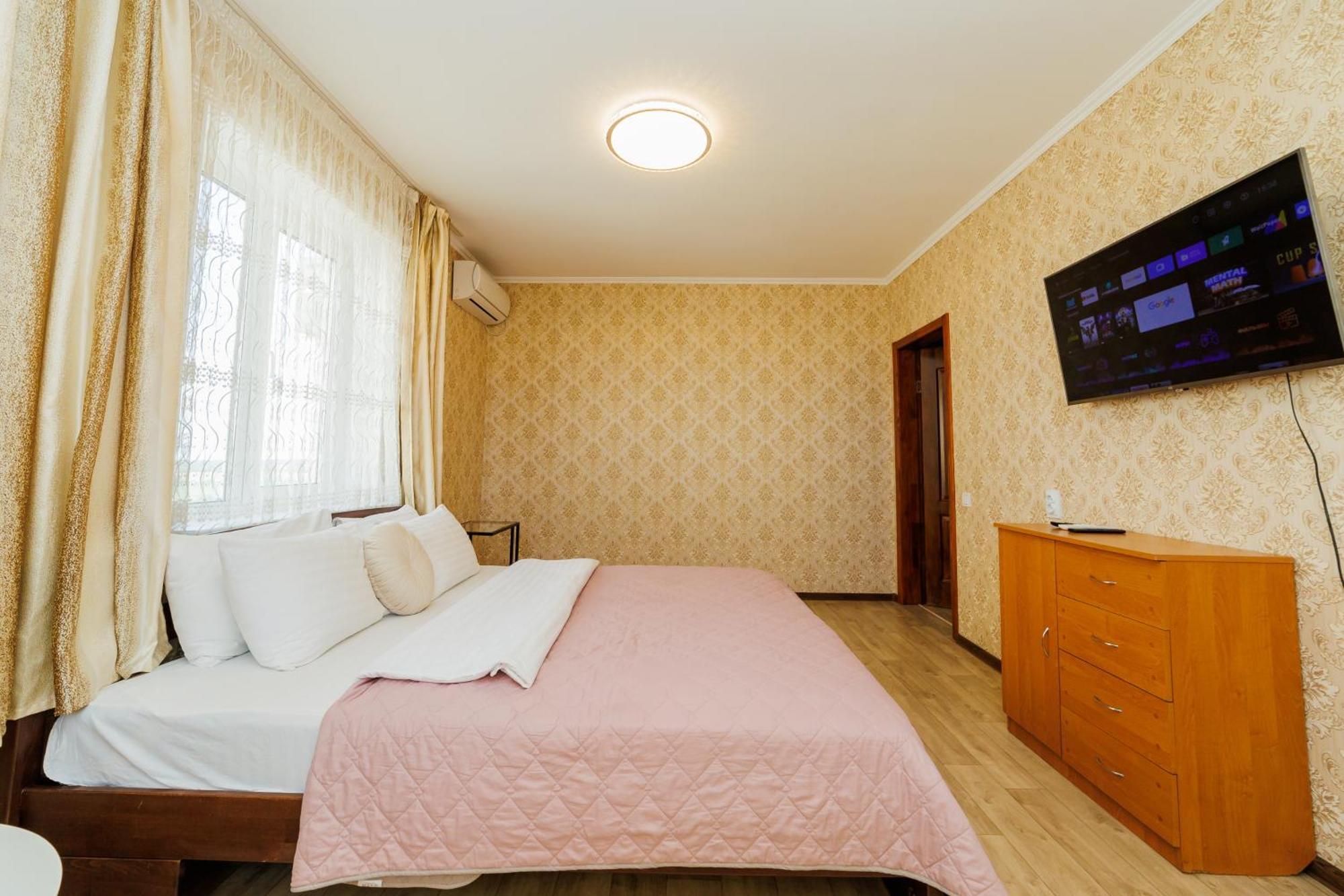 Alexapartments: 2-room Flat With 4 Beds, Ac & 24/7 Self Check-in * Poltava